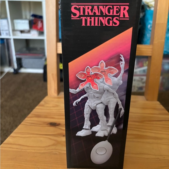 Stranger Things Demogorgon Remote Control Figure - Picture 3 of 3